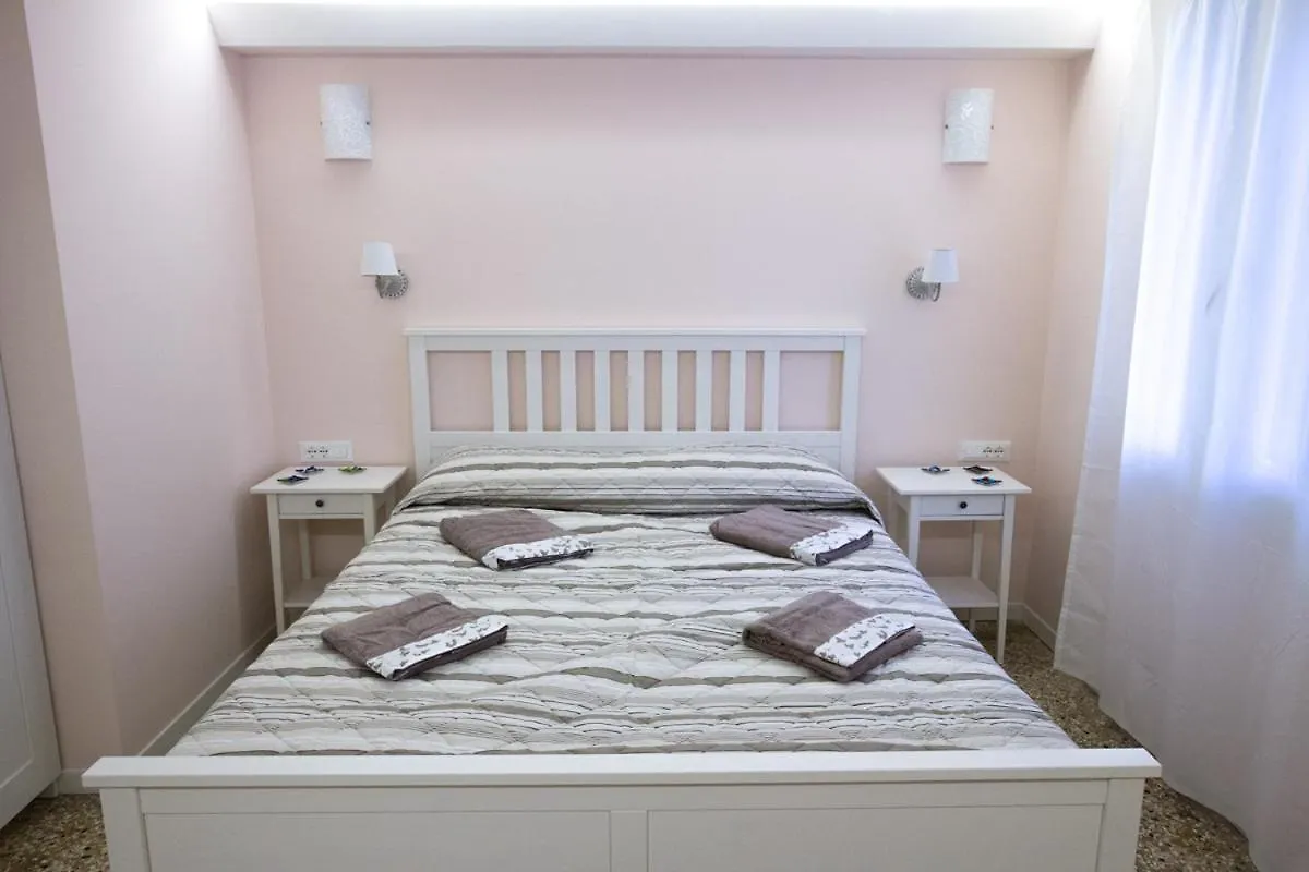 Venice Rialto Bridge Apartment 0*,  Italia